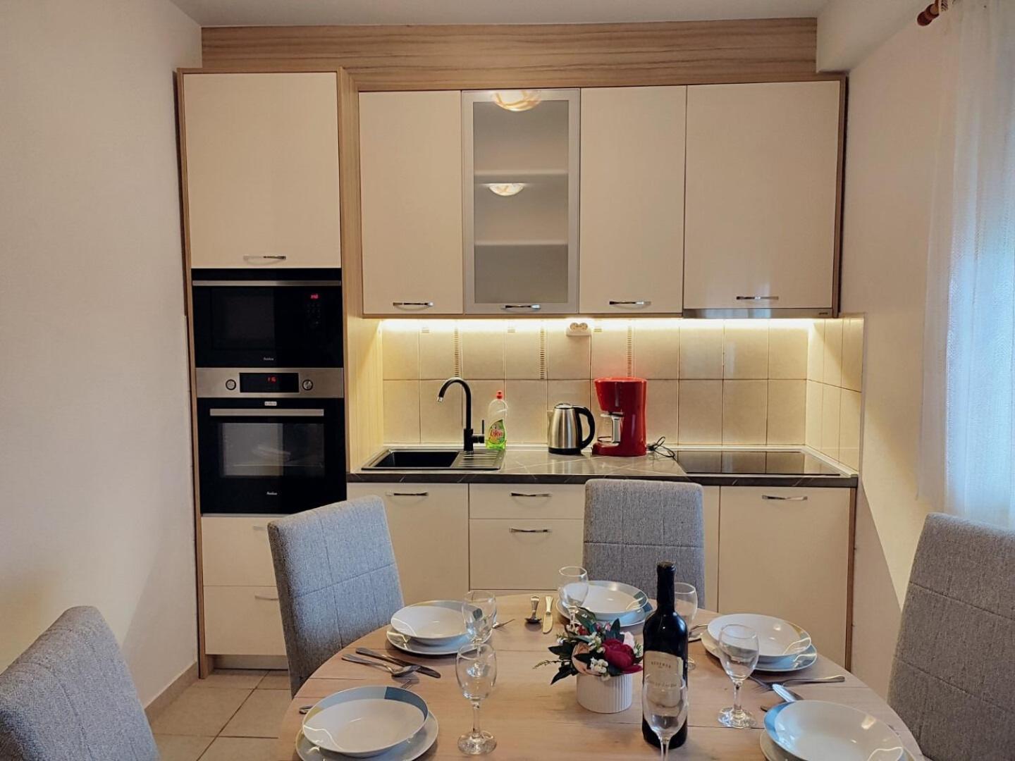 Apartment Slaven Vinisce Bagian luar foto